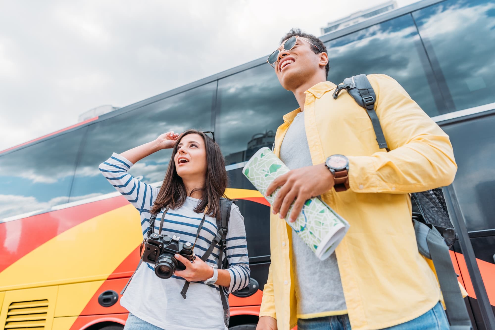 Bodrum VIP Transfer Hizmeti - Momtur Travel'ın lüks araç filosu ve profesyonel şoförleri ile konforlu seyahat deneyimi